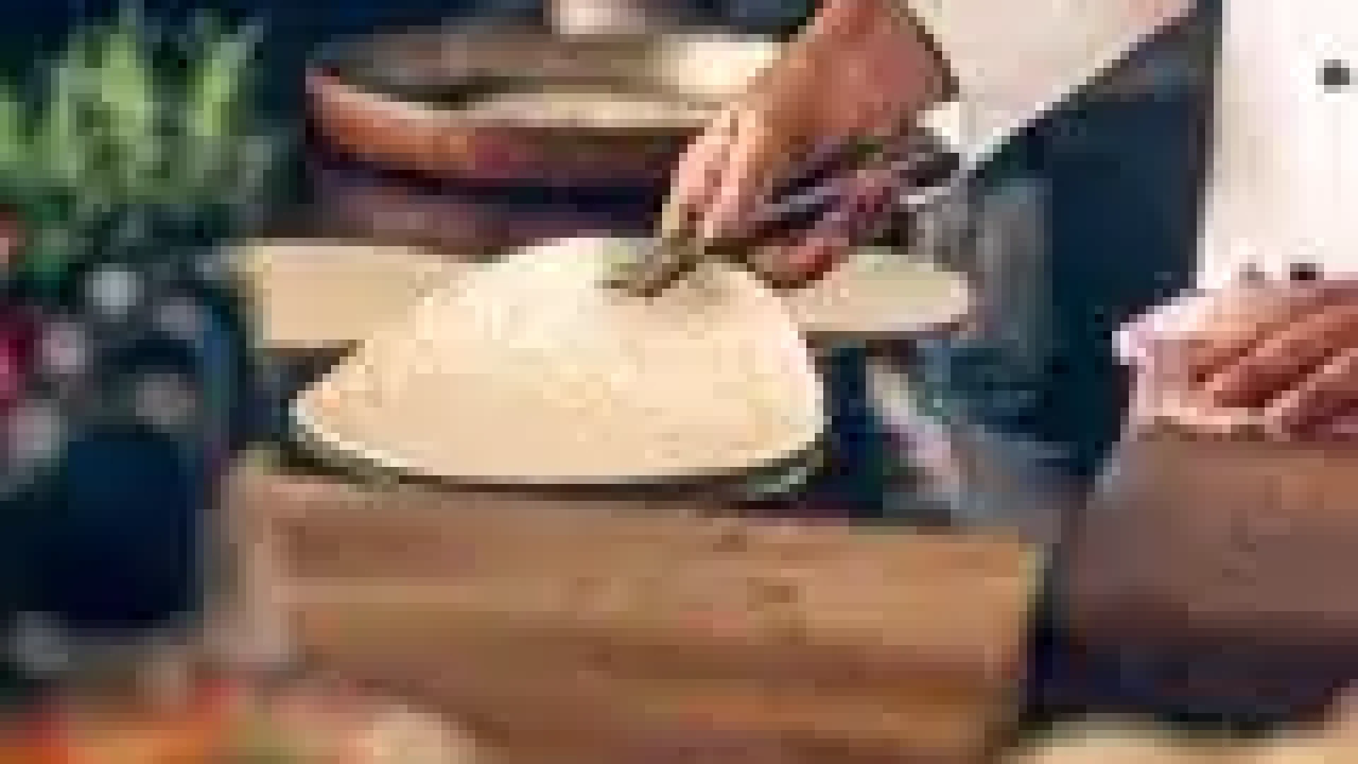 food-waiter-work-160w